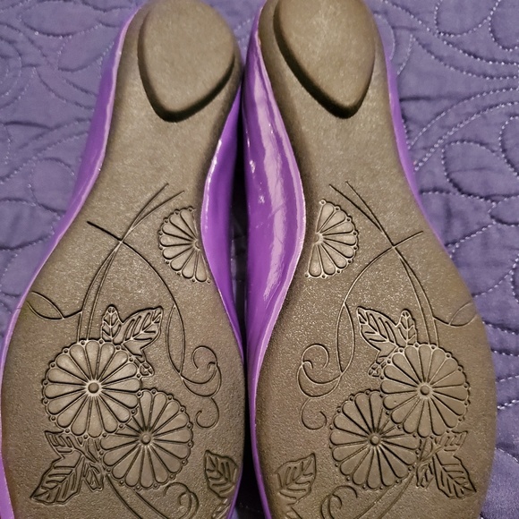 Steven Madden Women's Purple Patent Leather Flats - Picture 4 of 5